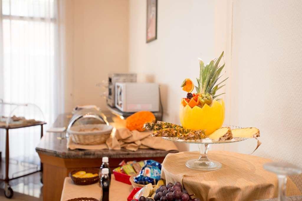 Meditur Hotel Помеция Ресторан фото
