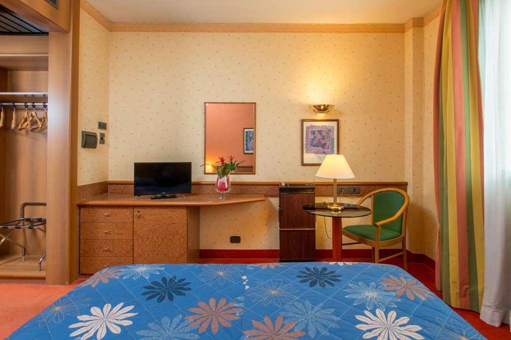 Meditur Hotel Помеция Номер фото