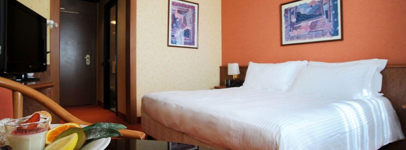 Meditur Hotel Помеция Экстерьер фото