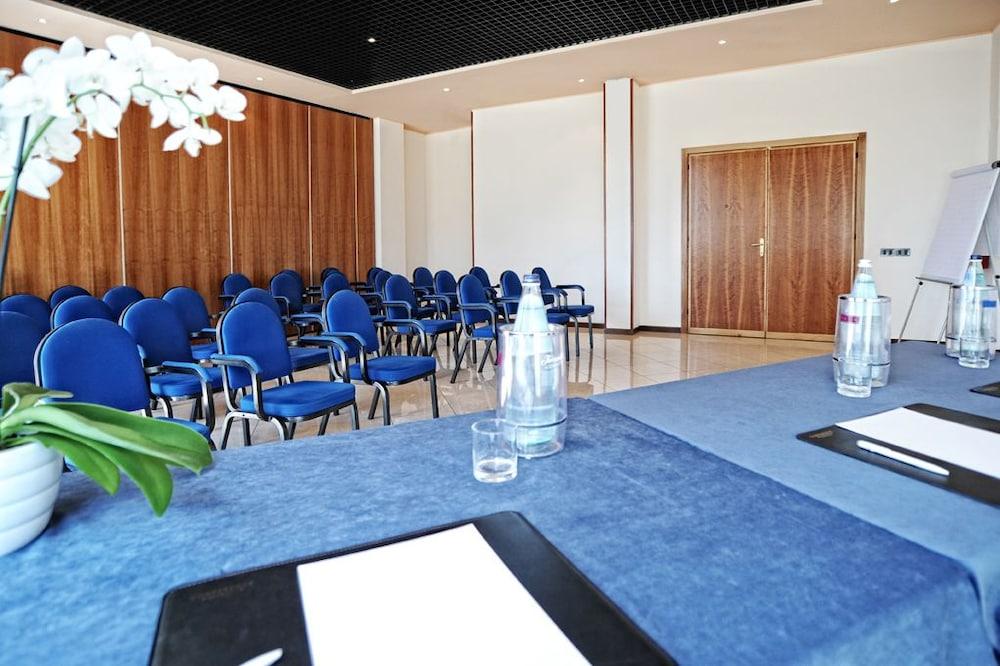 Meditur Hotel Помеция Экстерьер фото