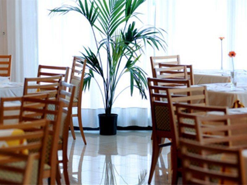 Meditur Hotel Помеция Экстерьер фото