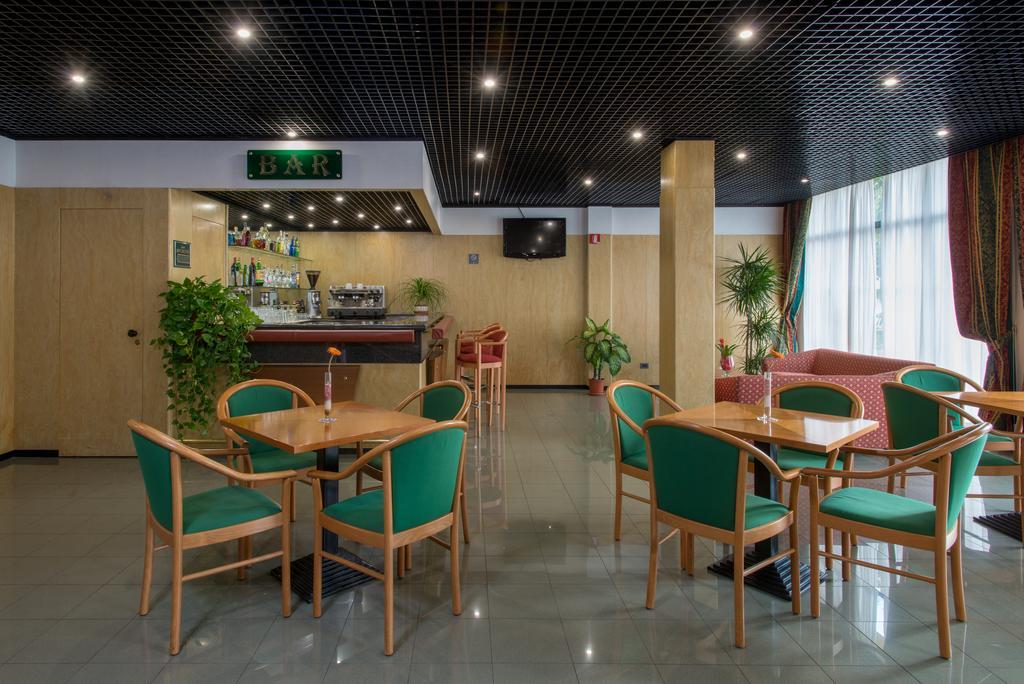 Meditur Hotel Помеция Экстерьер фото