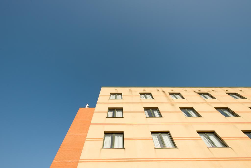 Meditur Hotel Помеция Экстерьер фото