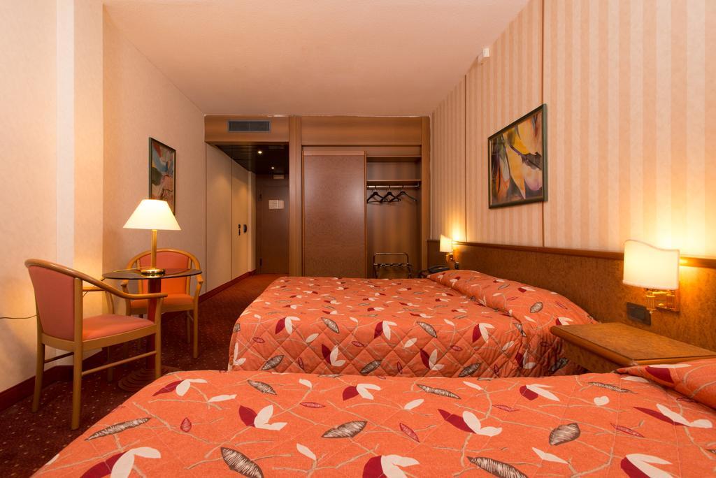 Meditur Hotel Помеция Экстерьер фото