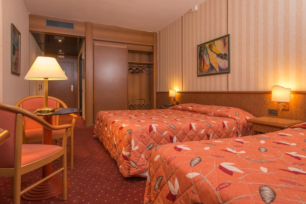 Meditur Hotel Помеция Экстерьер фото