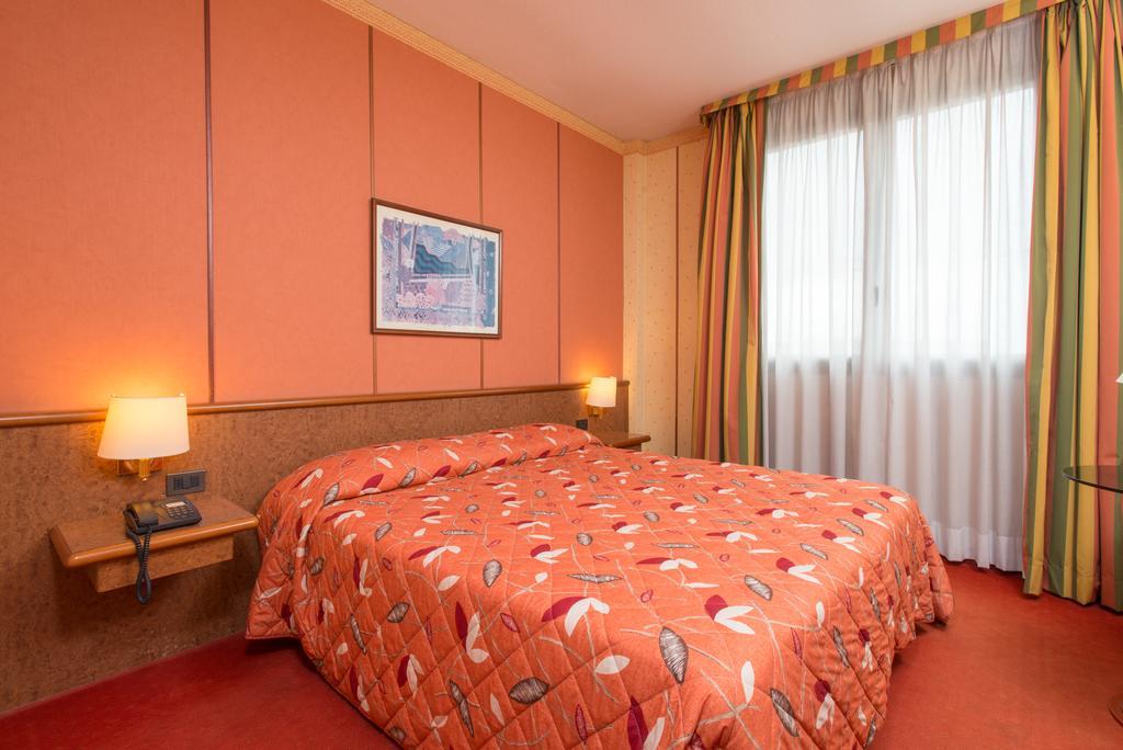 Meditur Hotel Помеция Экстерьер фото