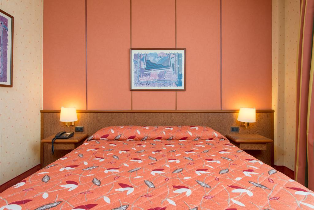 Meditur Hotel Помеция Экстерьер фото