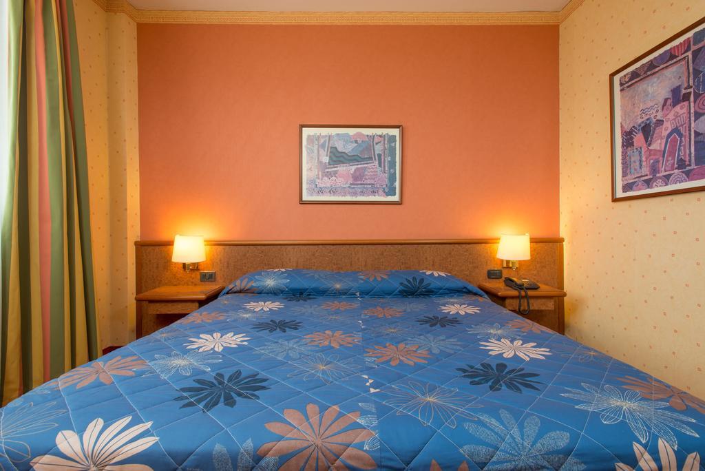 Meditur Hotel Помеция Экстерьер фото