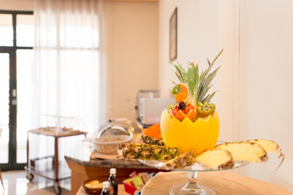 Meditur Hotel Помеция Экстерьер фото