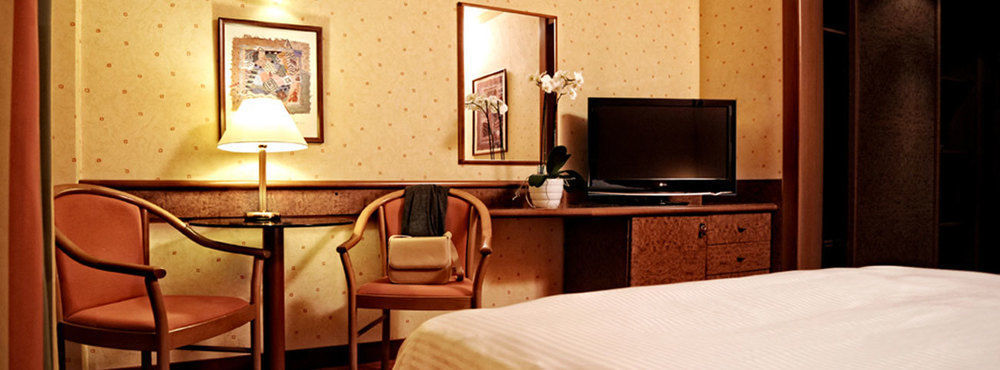 Meditur Hotel Помеция Экстерьер фото